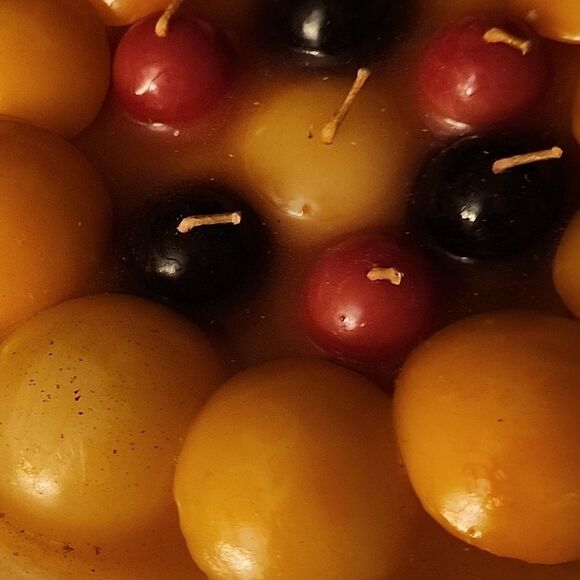 La Pointe Peac/Cherry Tart Candle - Picture 2 of 10